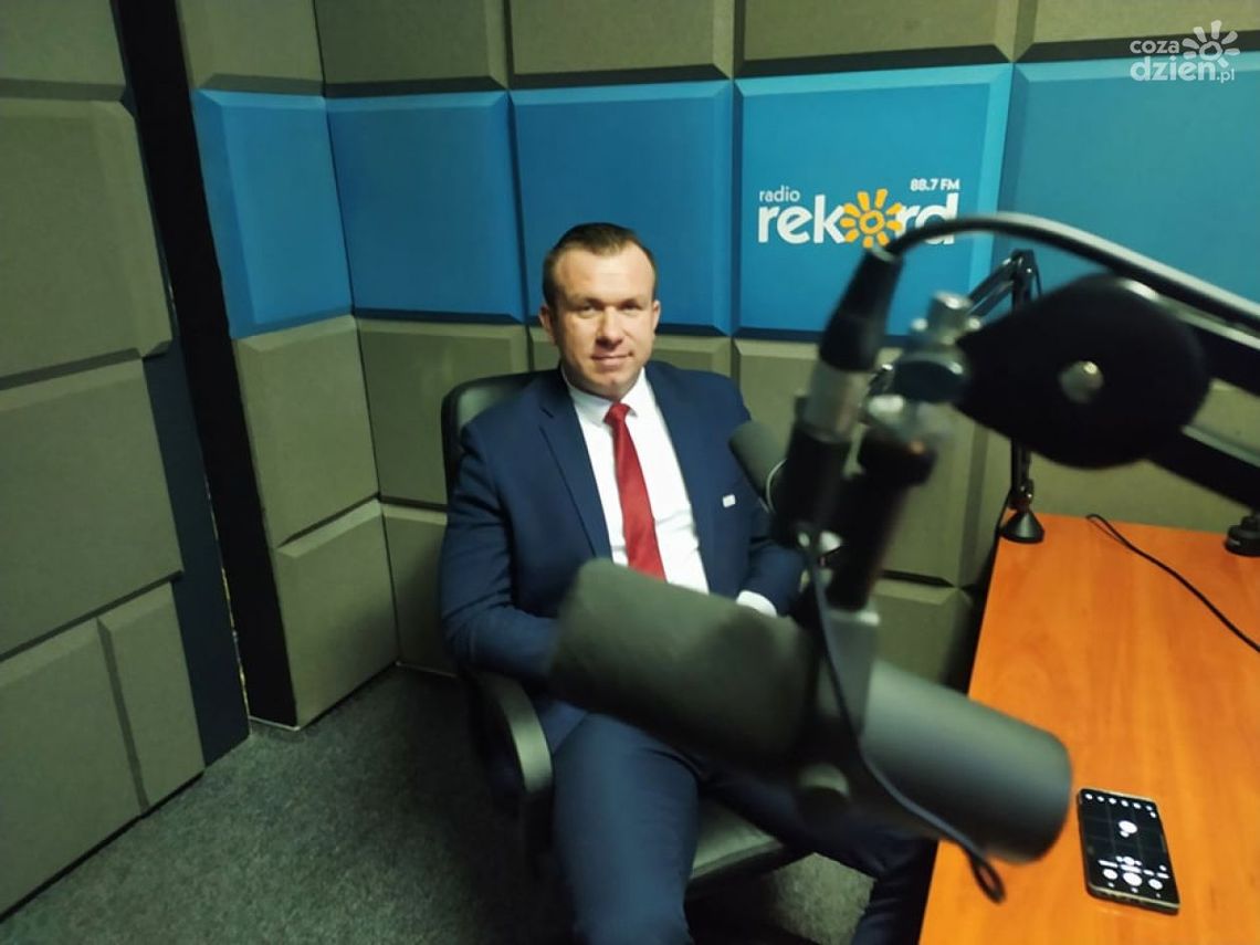 Wójt Kamil Koprowski o czystym (?) powietrzu nad Gminą Załuski