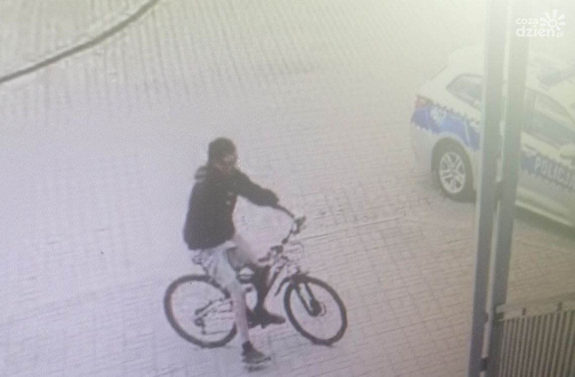 Wsiadł na rower i przyjechał na komendę. Przasnyszanin był kompletnie pijany 