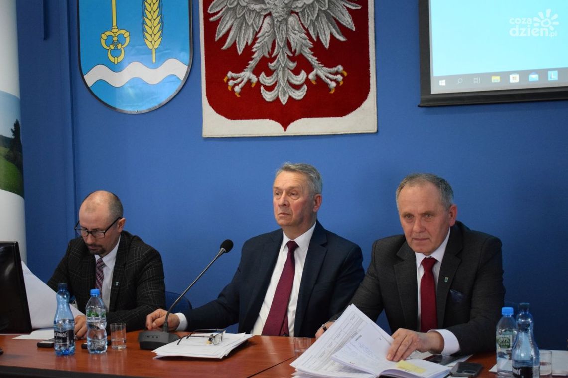 Wstydliwy poziom dofinansowań i bardzo zły stan dróg. Pierwsze wnioski nowego wójta gminy Ciechanów