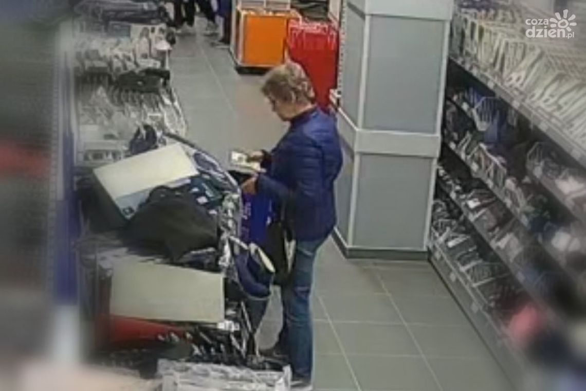 "Wyczyściła" portfel, policja szuka starszej kobiety "Wyczyściła" portfel, policja szuka starszej kobiety