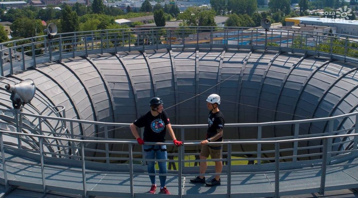 Wylicytowała wejście na szczyt wieży ciśnień, w niedzielę odebrała nagrodę (zdjęcia)