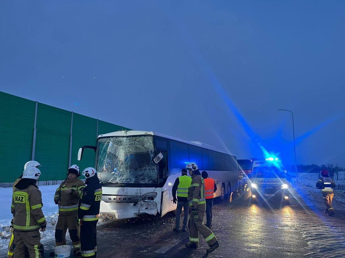 Dwa autobusy po zderzeniu