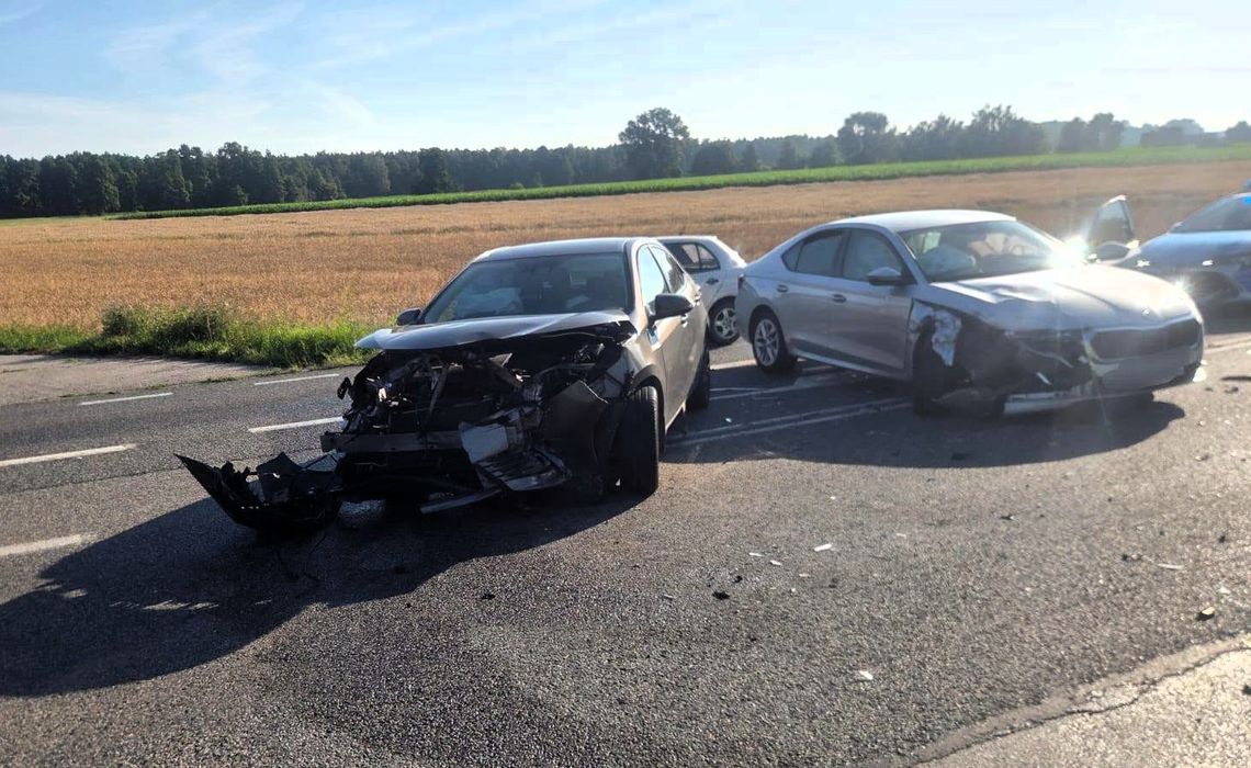 Wypadek na DK10 pod Płońskiem. Dwie kobiety trafiły do szpitala Wypadek na DK10 pod Płońskiem. Dwie kobiety trafiły do szpitala