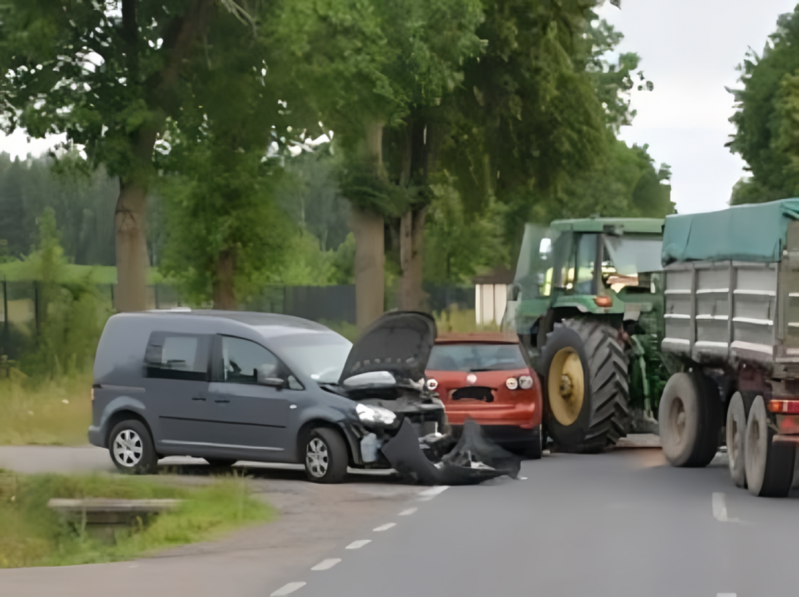 Wypadek w Kicinie - cztery osoby ranne na krajowej "pięćdziesiątce"