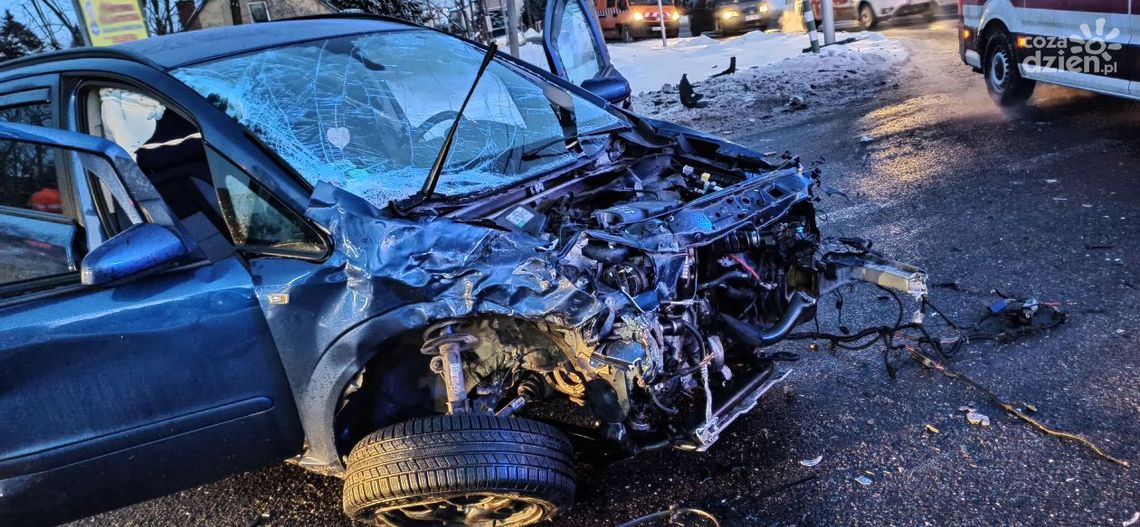 Wypadek w Mławie! Osobówki zniszczone