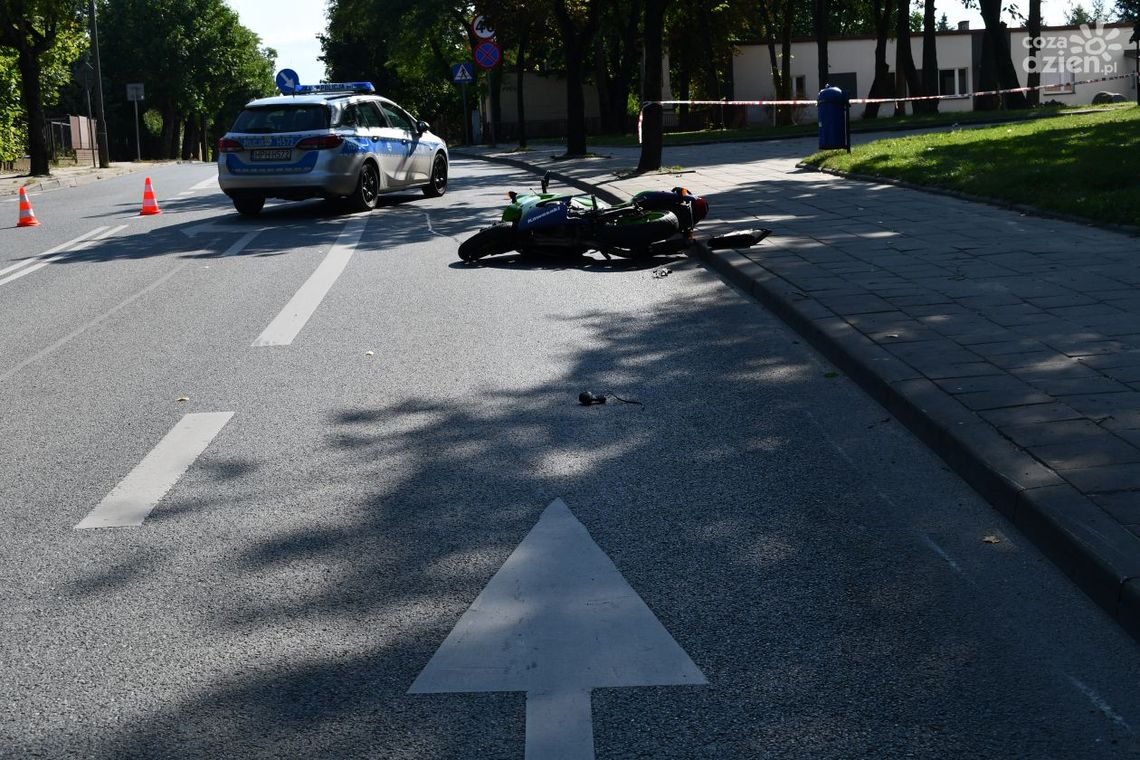 Wyprzedzał na łuku drogi. Motocyklista nie żyje