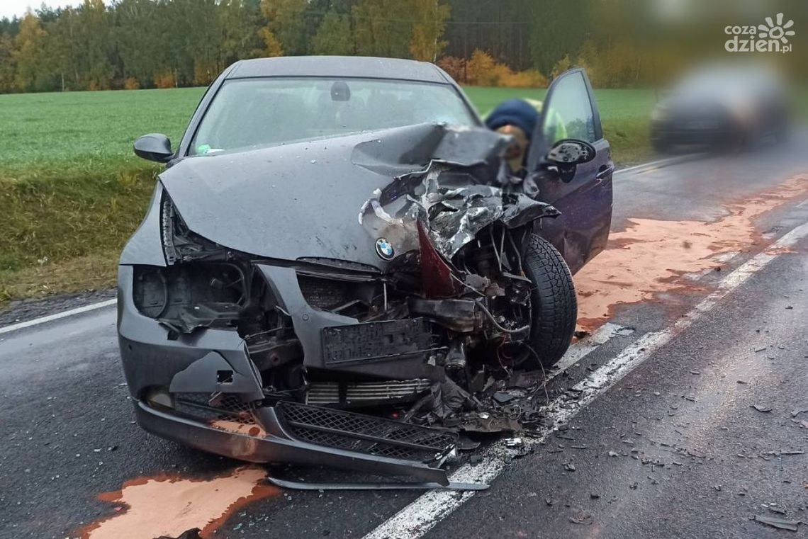 Wyprzedzał na podwójnej ciągłej - doprowadził do groźnego wypadku 