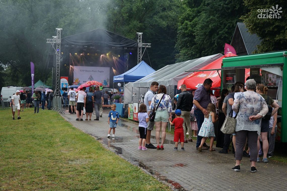 XII Jarmark Nowomiejski: Deszcz? Co tam! Nowe Miasto bawi się w najlepsze!