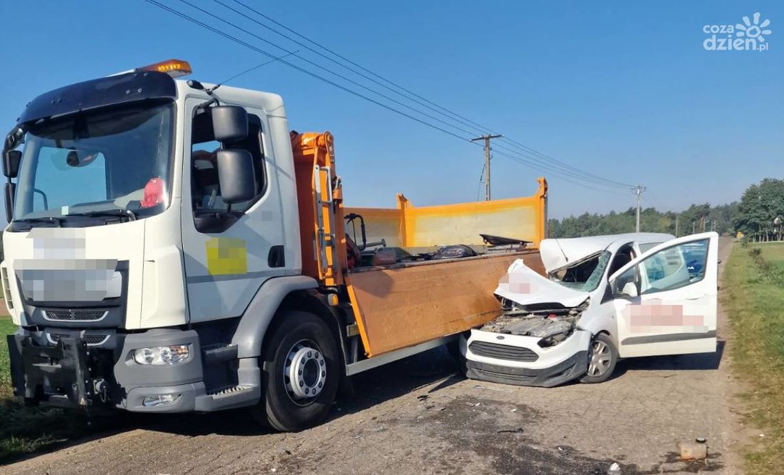Z pracy do szpitala trafił 42-latek, którego potrąciła osobówka