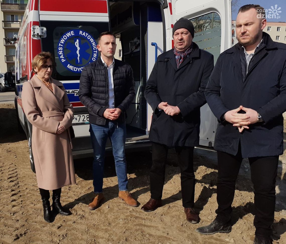 Za pośrednictwem ciechanowskiego ratusza kolejna karetka od Mazowsza pojechała do Ukrainy  