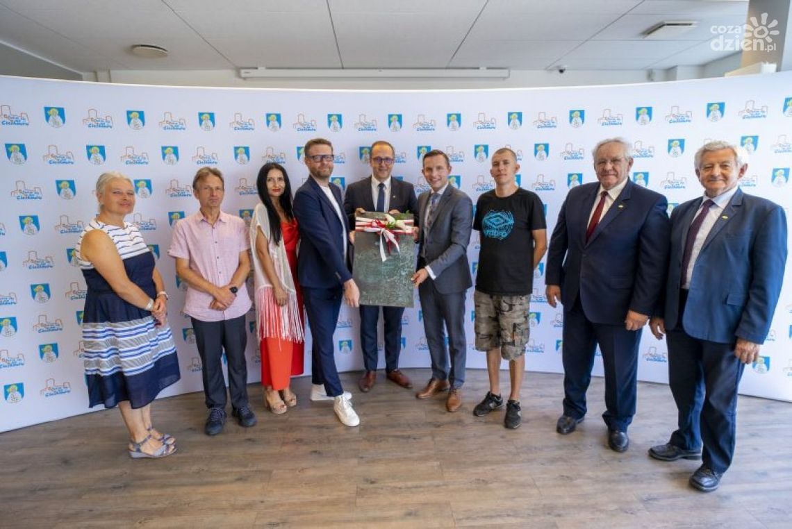 Zaginiona zabytkowa tablica wróciła do Ciechanowa