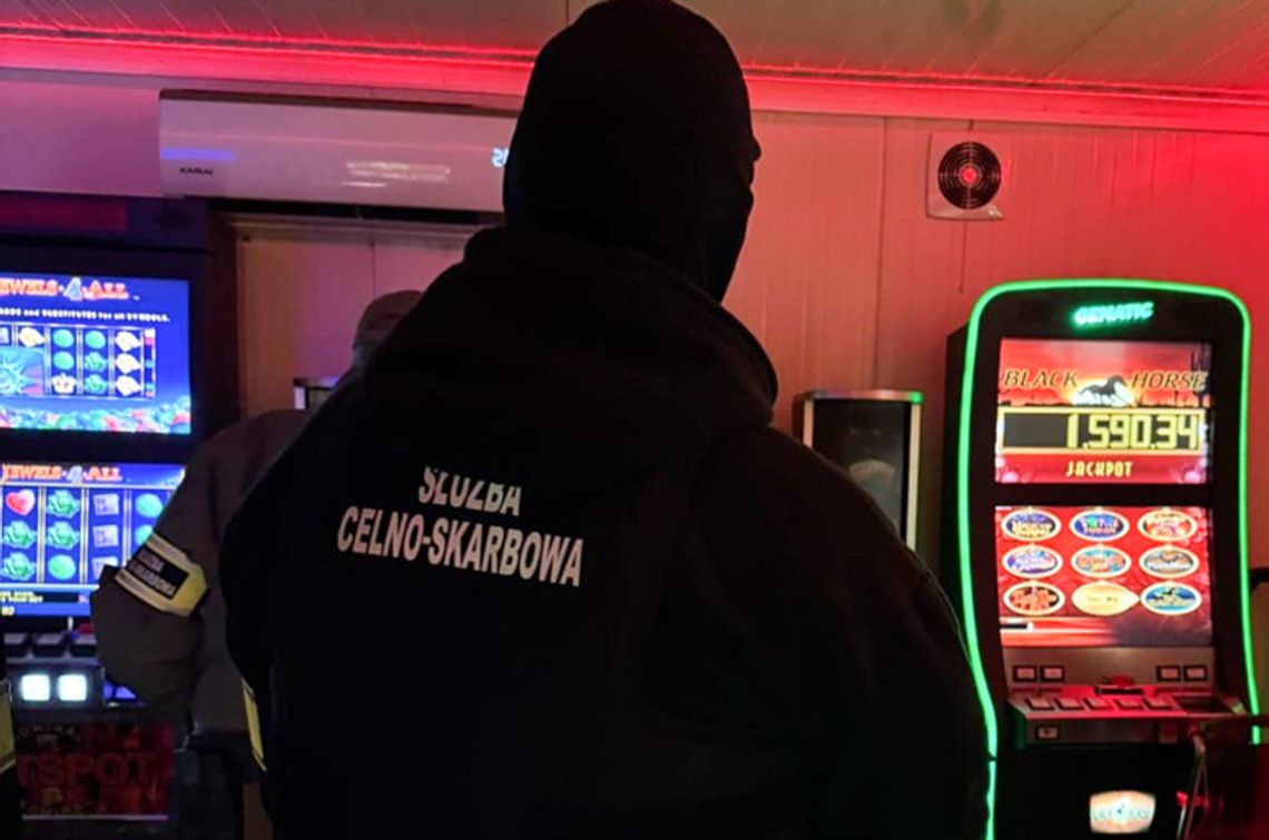 Zatrzymali 26 osób, zabezpieczyli 150 nielegalnych automatów do gier