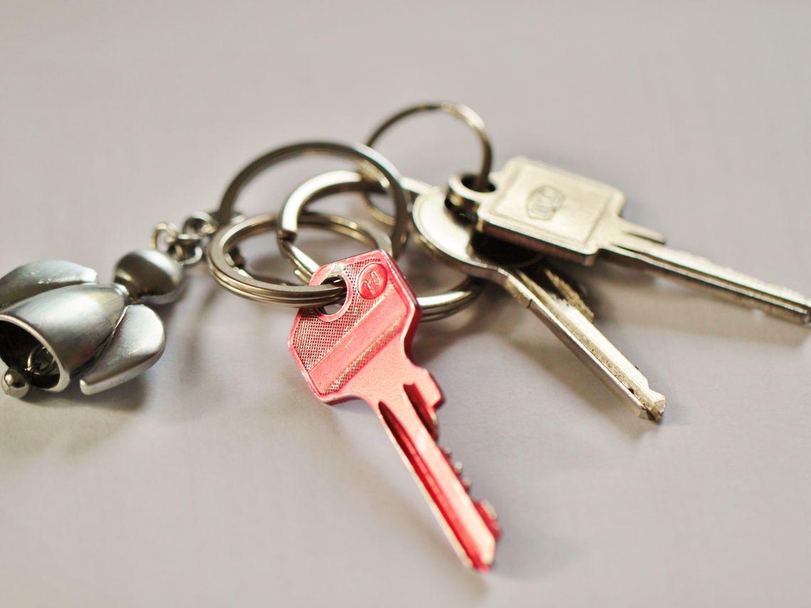 Znalazła klucze sąsiadki i zrobiła sobie z nich użytek. 36-latka z 13 zarzutami Klucze do mieszkania