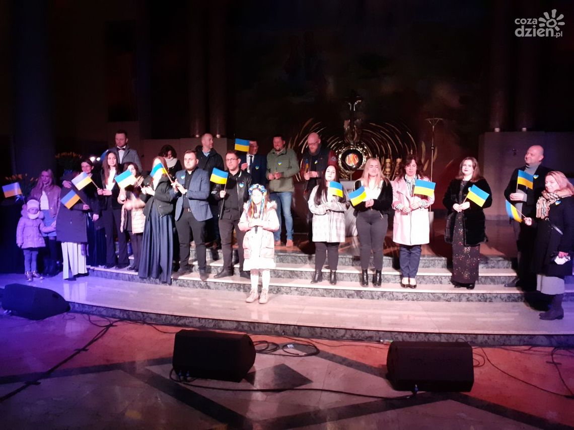 Zrobili to za darmo. Artyści z powiatu ciechanowskiego i nie tylko wystąpili, aby wesprzeć Ukrainę
