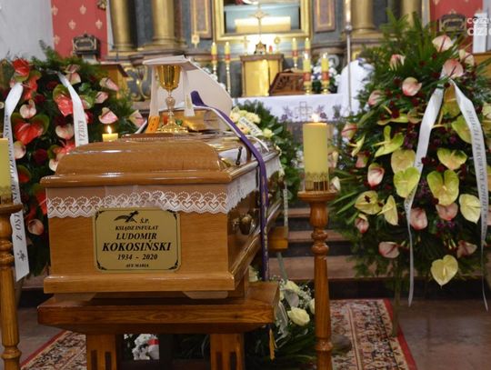 Ciechanów pożegnał ks. Kokosińskiego (zdjęcia)