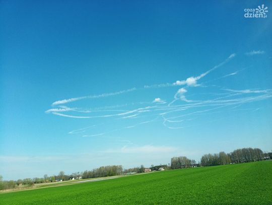 Znaki na niebie nad Mazowszem. Zobacz zdjęcia!