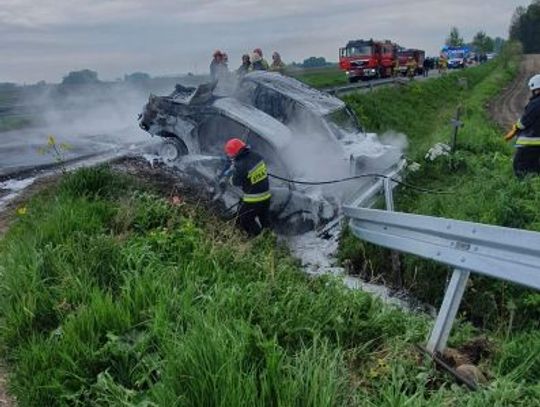 Helenów. Doszczętnie spłonęły dwie osobówki