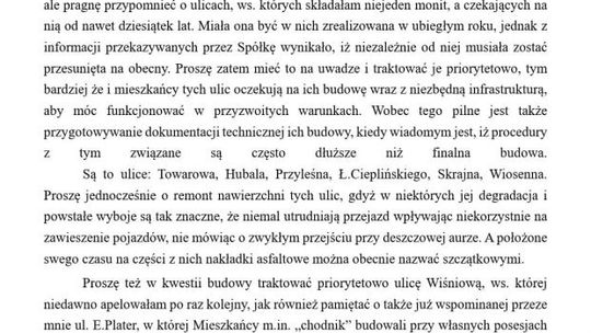 Nad niektórymi ulicami w Ciechanowie zawisły ciemne chmury. Czekają na naprawę od kilkunastu lat