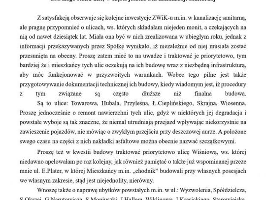 Nad niektórymi ulicami w Ciechanowie zawisły ciemne chmury. Czekają na naprawę od kilkunastu lat