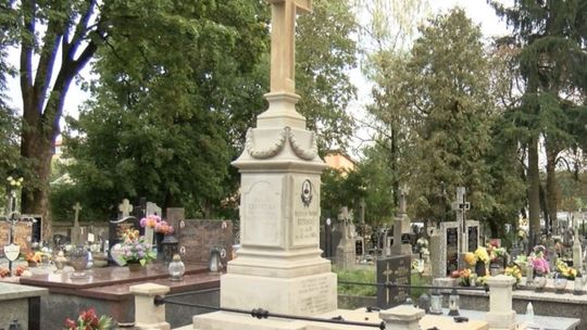 Wolontariusze z Ciechanowa ratują architektoniczne perełki lokalnych cmentarzy Wolontariusze z Ciechanowa ratują architektoniczne perełki lokalnych cmentarzy