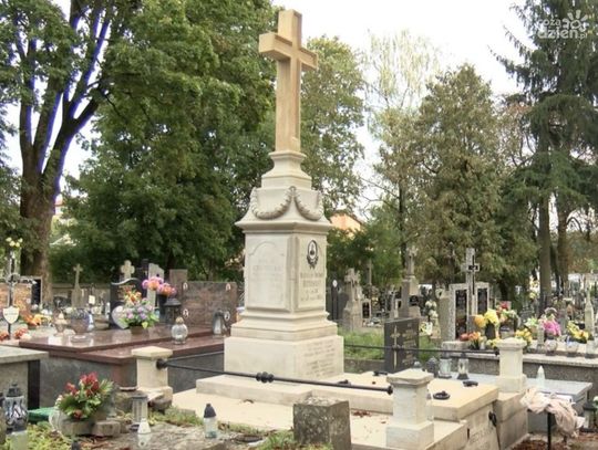 Wolontariusze z Ciechanowa ratują architektoniczne perełki lokalnych cmentarzy
