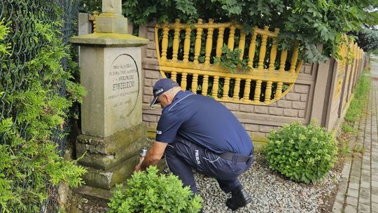 Uroczystości Święta Policji w Mławie, w tle wyróżnieni policjanci i goście, obchody 100-lecia kobiet w Policji.