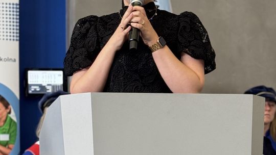 Społeczność Wydziału Nauk o Zdrowiu i Nauk Społecznych PANS podczas uroczystości wręczenia dyplomów