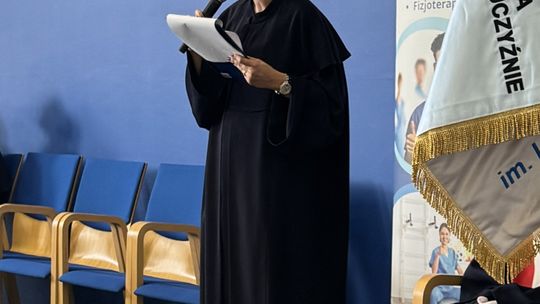 Społeczność Wydziału Nauk o Zdrowiu i Nauk Społecznych PANS podczas uroczystości wręczenia dyplomów