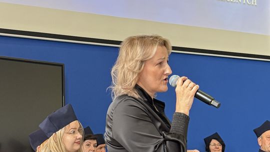 Społeczność Wydziału Nauk o Zdrowiu i Nauk Społecznych PANS podczas uroczystości wręczenia dyplomów