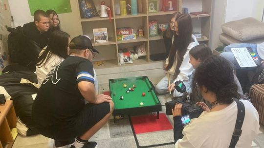 Młodzież tworzy rapowy klip od podstaw