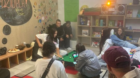 Młodzież tworzy rapowy klip od podstaw