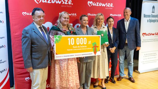 Beneficjenci z czekami na wsparcie działalności