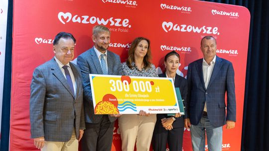 Beneficjenci z czekami na wsparcie działalności