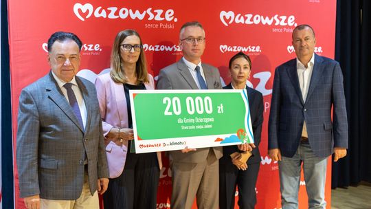 Beneficjenci z czekami na wsparcie działalności