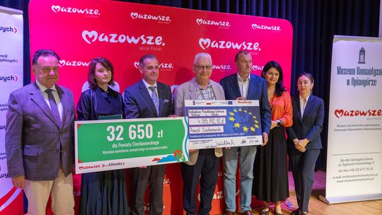 Beneficjenci z czekami na wsparcie działalności