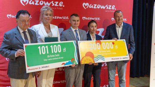 Beneficjenci z czekami na wsparcie działalności