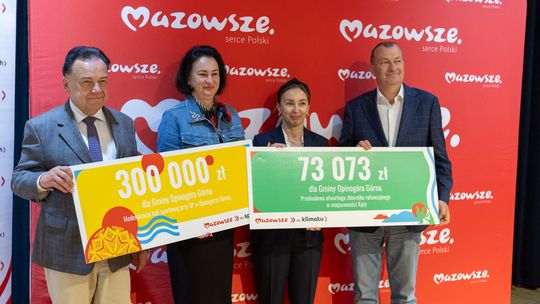 Beneficjenci z czekami na wsparcie działalności