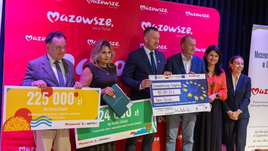 Beneficjenci z czekami na wsparcie działalności