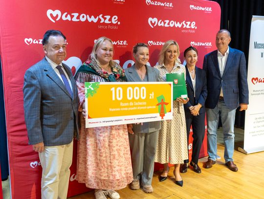 Beneficjenci z czekami na wsparcie działalności