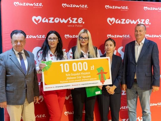 Beneficjenci z czekami na wsparcie działalności