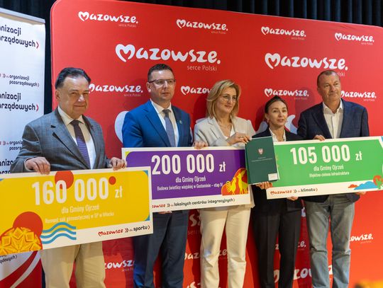 Beneficjenci z czekami na wsparcie działalności