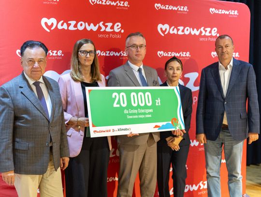Beneficjenci z czekami na wsparcie działalności