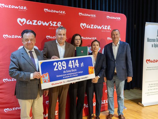 Beneficjenci z czekami na wsparcie działalności