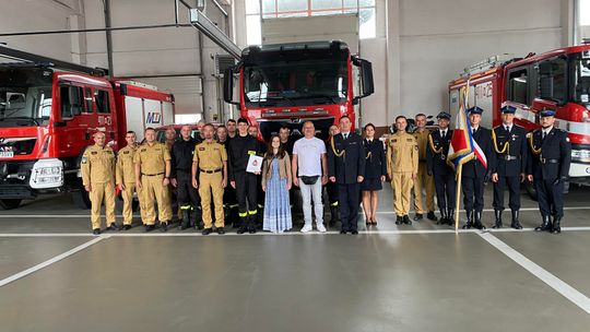 Uroczyste ślubowanie nowego strażaka Filipa Ordakowskiego w Komendzie PSP w Ciechanowie