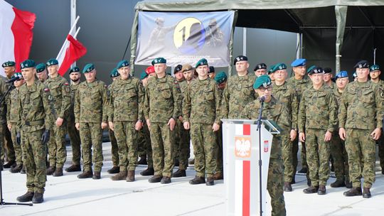 Zdjęcia z otwarcia zakwaterowania przejściowego 1 batalionu łączności w Ciechanowie 