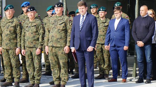 Zdjęcia z otwarcia zakwaterowania przejściowego 1 batalionu łączności w Ciechanowie 