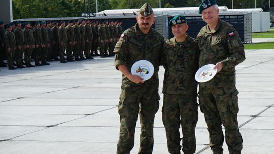 Zdjęcia z otwarcia zakwaterowania przejściowego 1 batalionu łączności w Ciechanowie 