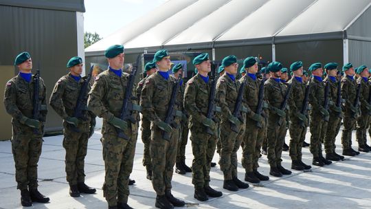 Zdjęcia z otwarcia zakwaterowania przejściowego 1 batalionu łączności w Ciechanowie 