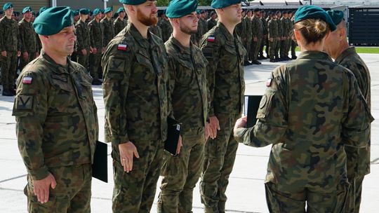 Uroczystość w 1 batalionie łączności w Ciechanowie