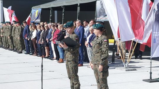 Uroczystość w 1 batalionie łączności w Ciechanowie